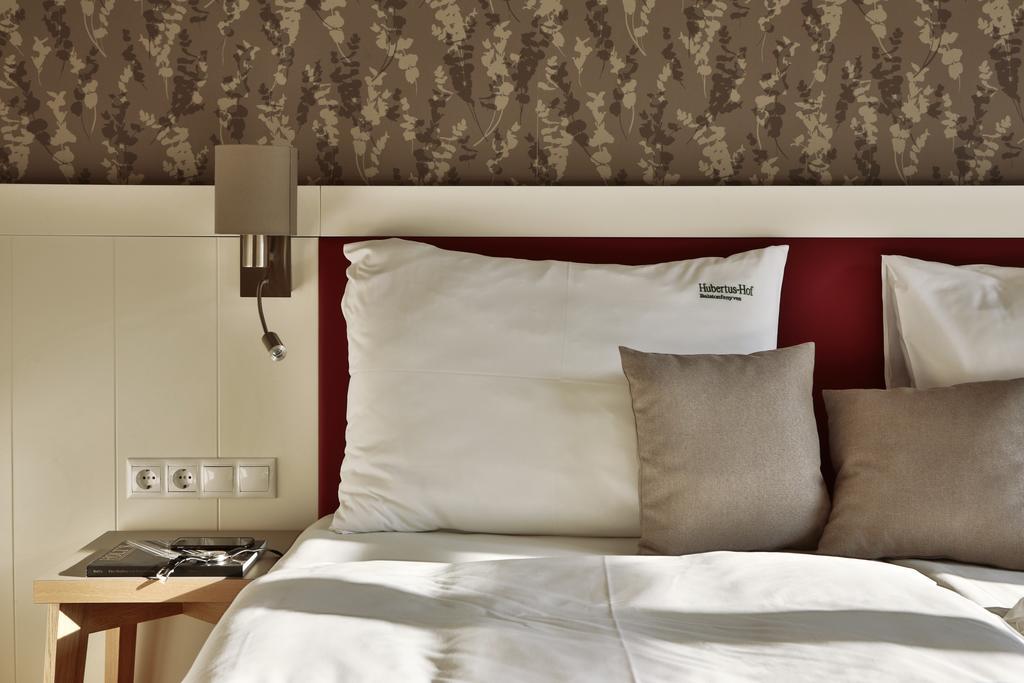 Hubertus Hof Landhotel Balatonfenyves Quarto foto