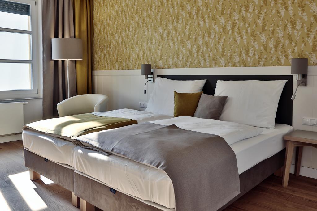 Hubertus Hof Landhotel Balatonfenyves Quarto foto